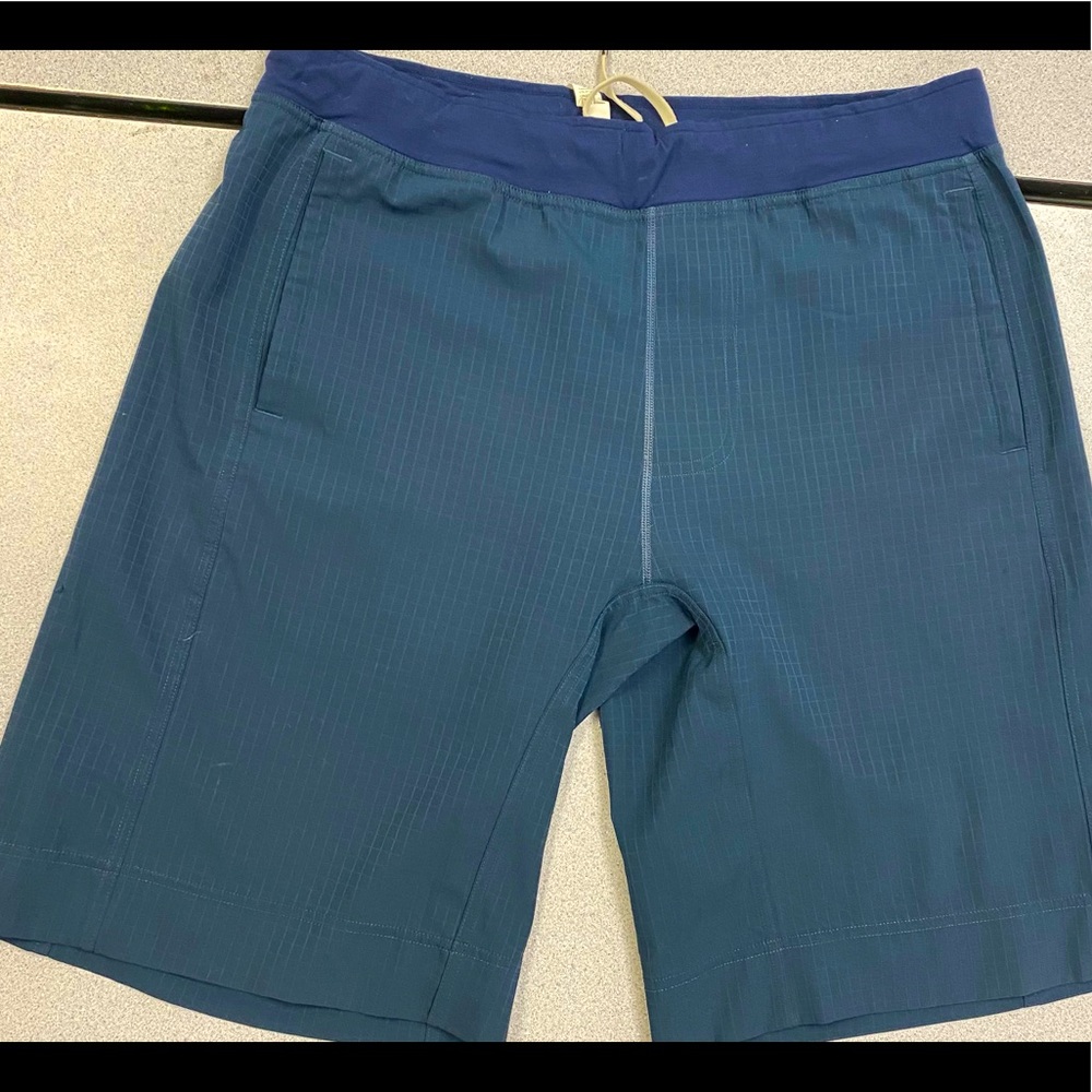 Lululemon Athletics shorts size 36 with comfort waist